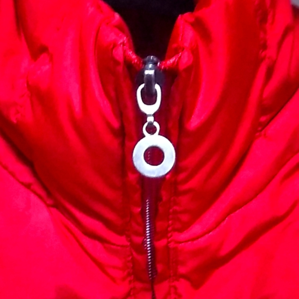 Women's red vest. - Picture 2 of 8